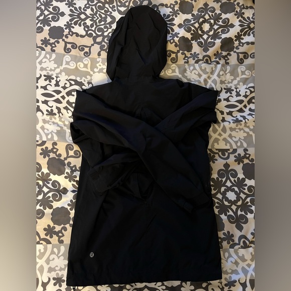 Lululemon wind-resistant jacket - Picture 2 of 2
